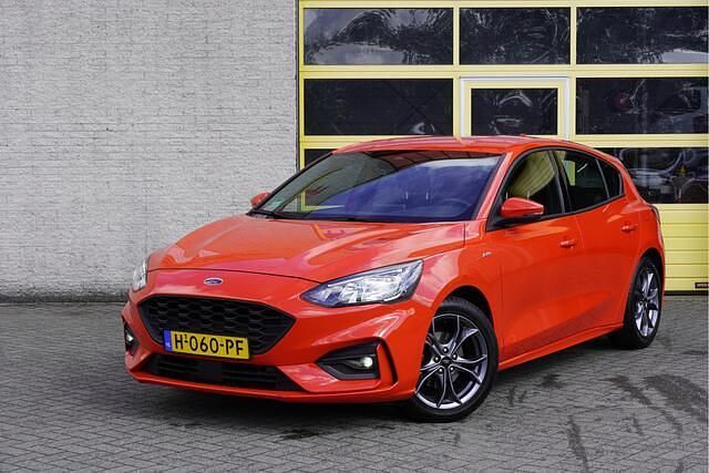 Rood Gebruikt 2020 Ford Focus Business Edition Hatchback | € 14.450 (Goede deal) - Afbeelding 1/4