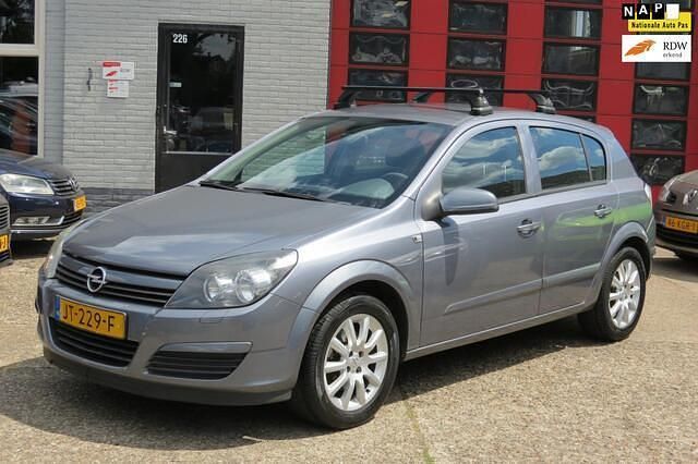 Grijs Gebruikt 2005 Opel Astra Essentia Hatchback | € 1.100 (Super prijs) - Afbeelding 1/4