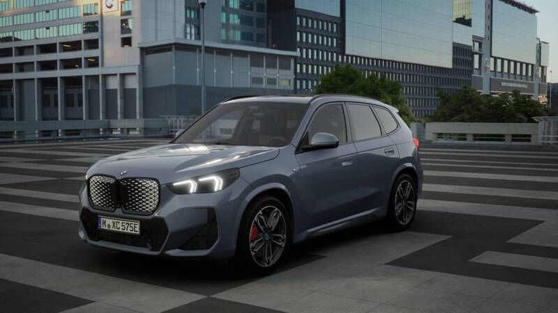 Storm bay Nieuw 2025 BMW iX1 M Sport SUV | € 62.543 (Iets duurder) - Afbeelding 1/4