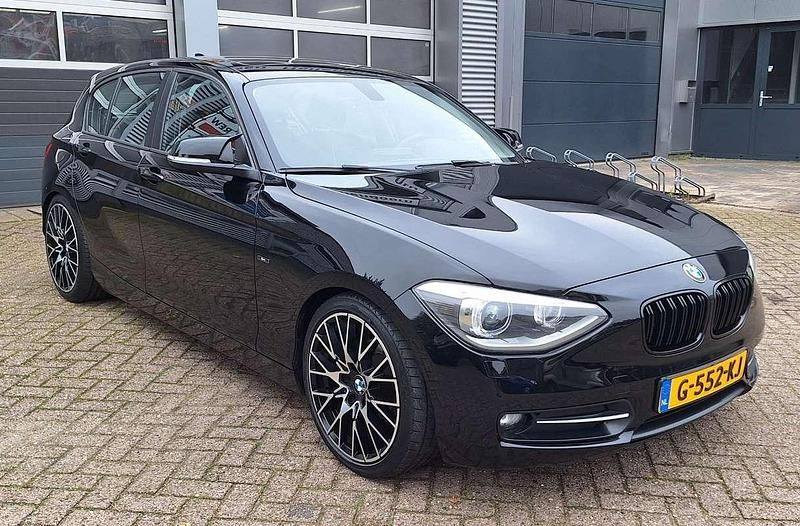 Zwart Gebruikt 2014 BMW 116 Executive Hatchback | € 9.899 (Eerlijke prijs) - Afbeelding 1/4