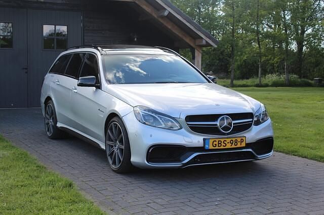 Grijs Gebruikt 2014 Mercedes E63S AMG AMG Stationwagen | € 47.900 - Afbeelding 1/4