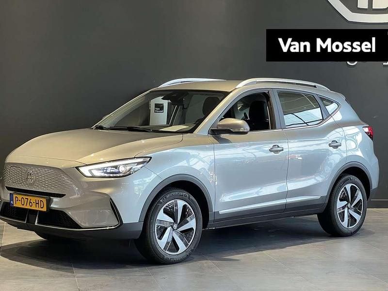 Grijs Gebruikt 2022 MG ZS Comfort Sedan | € 16.695 (Eerlijke prijs) - Afbeelding 1/3