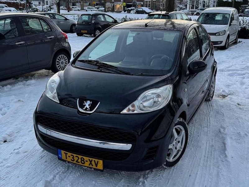 Zwart Occasion 2009 Peugeot 107 Hatchback | € 2.950 (Goede deal) - Afbeelding 1/4