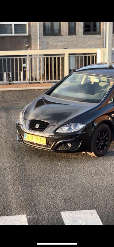 Zwart Gebruikt 2011 Seat Leon Reference MPV | € 6.899 (Iets duurder) - Afbeelding 1/4