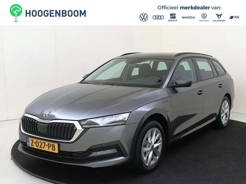 Grijs Gebruikt 2024 Skoda Octavia Business Line Stationwagen | € 30.950 (Eerlijke prijs) - Afbeelding 1/4
