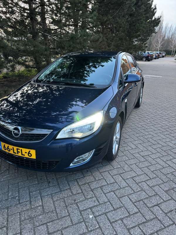 Gebruikt 2010 Opel Astra Edition Sedan | € 3.000 (Iets duurder) - Afbeelding 1/4