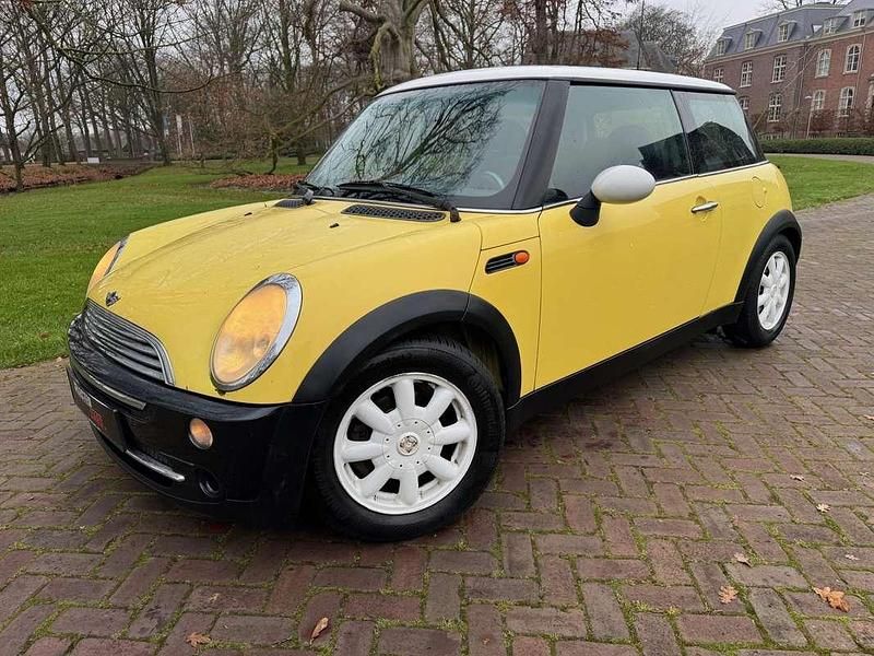 Geel (metallic) Gebruikt 2002 Mini Cooper Pepper Hatchback | € 970 - Afbeelding 1/4