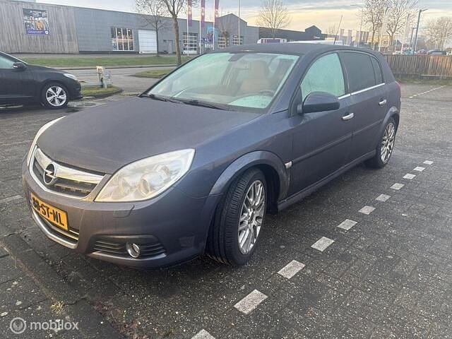 Grijs (metallic) Occasion 2006 Opel Signum Executive Hatchback | € 2.490 (Super prijs) - Afbeelding 1/4