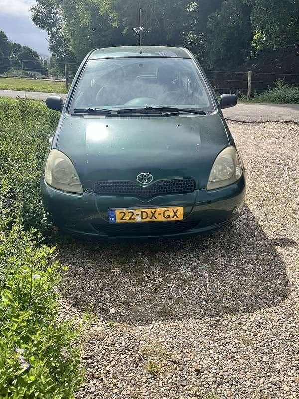 Groen Gebruikt 2000 Toyota Yaris Sol Hatchback | € 1.300 (Goede deal) - Afbeelding 1/4