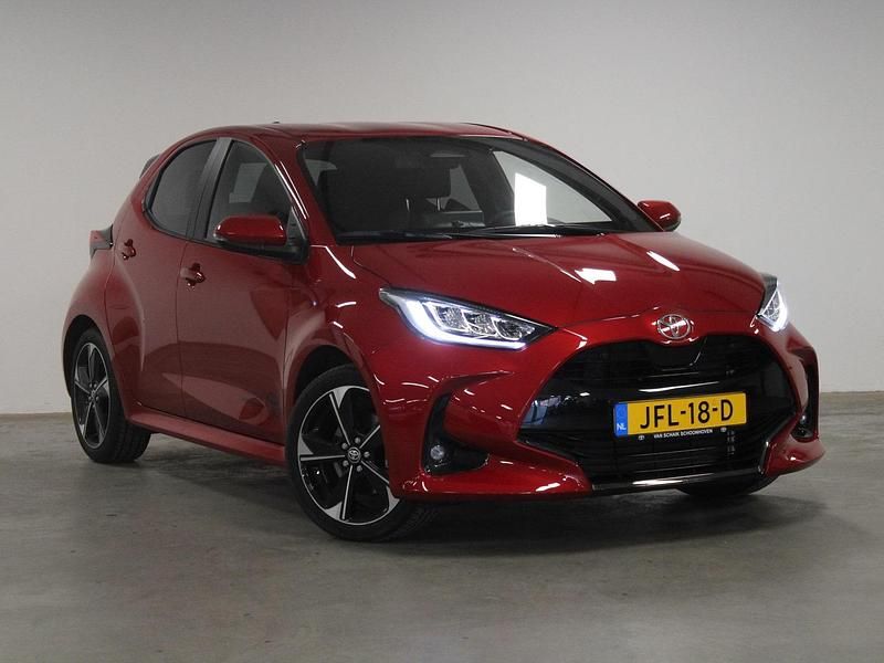 Occasion Toyota Yaris Executive 131 PK (96 kW) 2025 Rood Hatchback