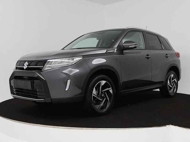 Grijs Nieuw 2025 Suzuki Vitara Style SUV | € 35.448 (Eerlijke prijs) - Afbeelding 1/4