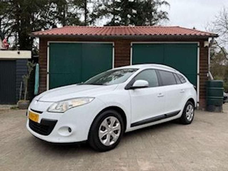 Wit Gebruikt 2011 Renault Mégane Stationwagen | € 2.900 (Eerlijke prijs) - Afbeelding 1/4