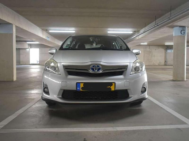 Grijs Gebruikt 2011 Toyota Auris MPV | € 8.300 - Afbeelding 1/4