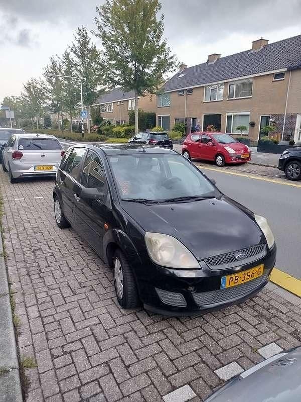 Gebruikt 2007 Ford Fiesta Ambiente Sedan | € 1.500 (Eerlijke prijs) - Afbeelding 1/4