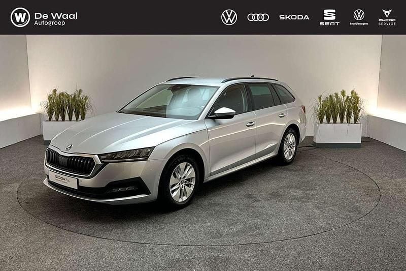 Brilliant silver Gebruikt 2023 Skoda Octavia Business Line Stationwagen | € 22.795 (Goede deal) - Afbeelding 1/3