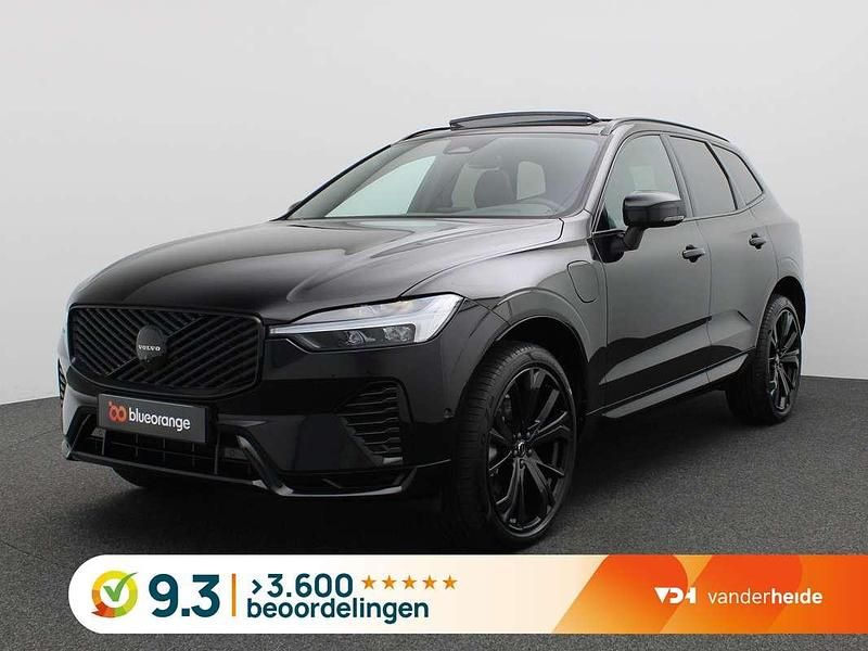 Zwart Nieuw 2025 Volvo XC60 Plus SUV | € 62.445 - Afbeelding 1/3