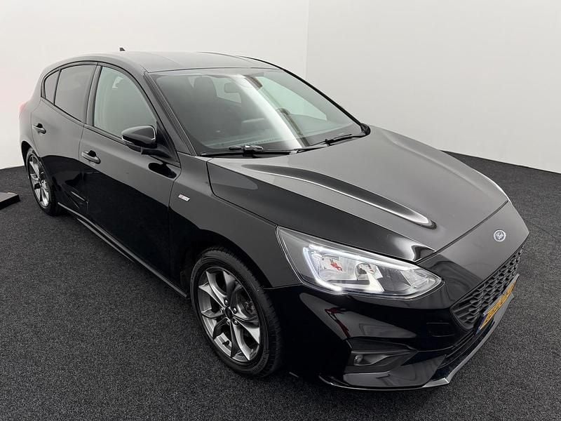 Zwart Gebruikt 2019 Ford Focus Business Edition Hatchback | € 12.950 (Iets duurder) - Afbeelding 1/4