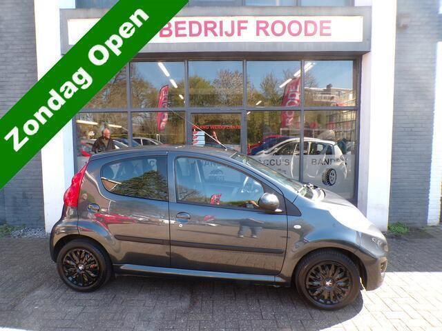 Grijs Gebruikt 2011 Peugeot 107 Hatchback | € 3.245 (Eerlijke prijs) - Afbeelding 1/4