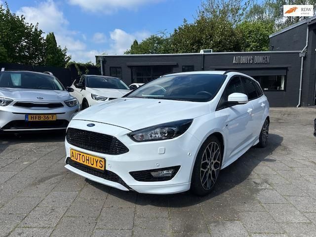Wit Gebruikt 2018 Ford Focus ST-Line Stationwagen | € 14.500 (Goede deal) - Afbeelding 1/4