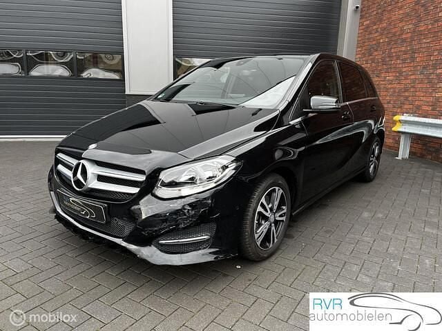 Zwart (metallic) Occasion 2016 Mercedes B180 MPV | € 10.950 (Super prijs) - Afbeelding 1/4