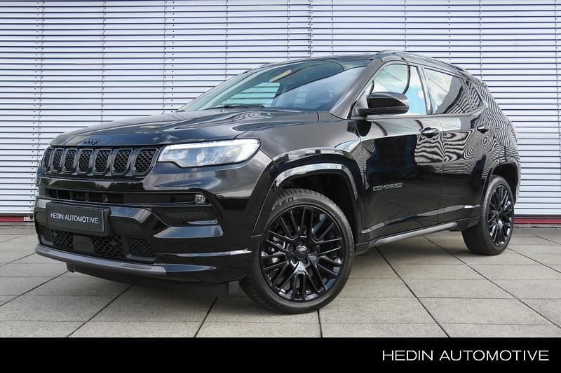 Zwart Gebruikt 2024 Jeep Compass Altitude SUV | € 35.945 (Eerlijke prijs) - Afbeelding 1/4