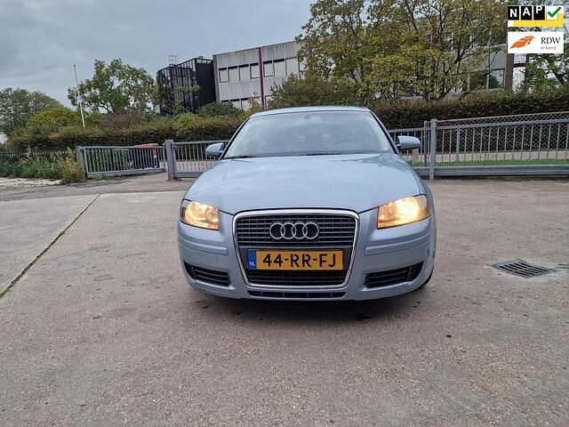 Blauw Gebruikt 2005 Audi A3 Ambiente Hatchback | € 3.550 (Goede deal) - Afbeelding 1/4