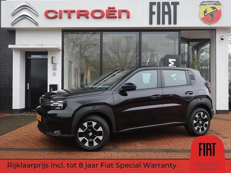 Zwart Nieuw 2025 Fiat Grande Panda Icon Hatchback | € 24.950 (Goede deal) - Afbeelding 1/4