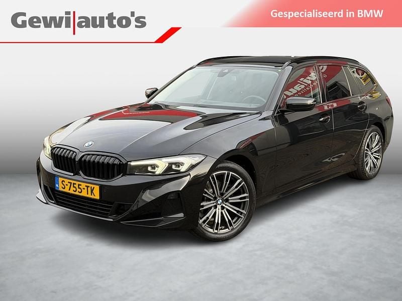 Zwart Gebruikt 2023 BMW 318 Shadowline Stationwagen | € 32.999 (Eerlijke prijs) - Afbeelding 1/4