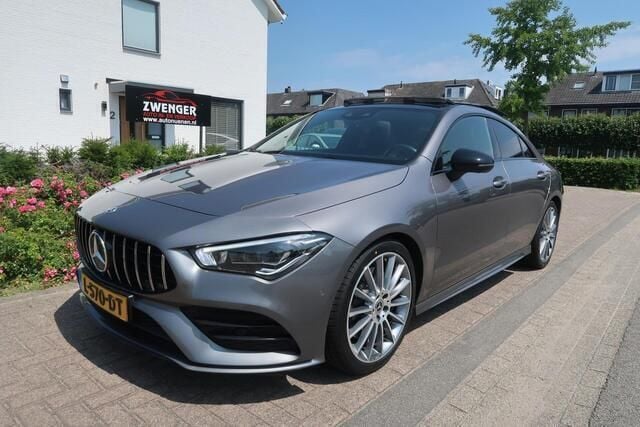 Grijs Gebruikt 2019 Mercedes CLA250 AMG Sedan | € 28.450 (Eerlijke prijs) - Afbeelding 1/4