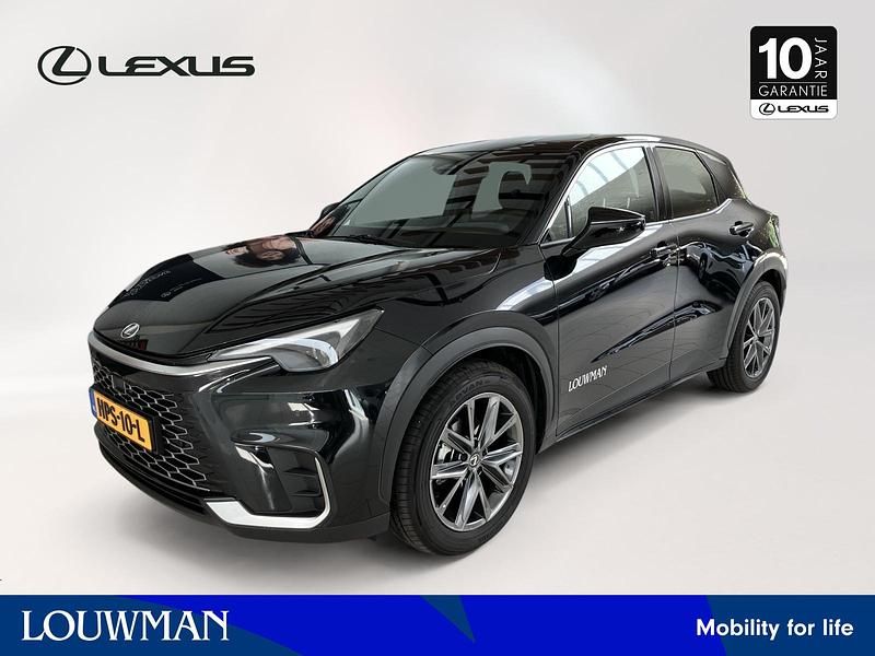 Zwart Occasion 2025 Lexus LBX SUV | € 36.990 (Eerlijke prijs) - Afbeelding 1/4