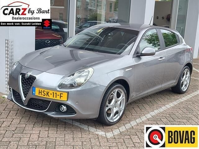 Grijs Gebruikt 2019 Alfa Romeo Giulietta Super Hatchback | € 16.925 - Afbeelding 1/4
