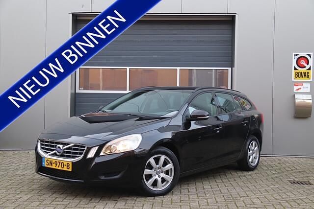 Zwart (metallic) Gebruikt 2012 Volvo V60 Kinetic Stationwagen | € 5.995 (Eerlijke prijs) - Afbeelding 1/4