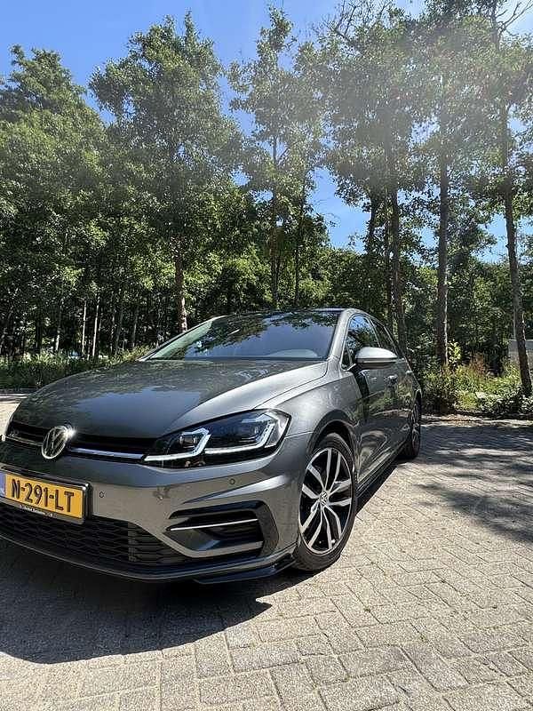 Grijs Gebruikt 2018 VW Golf VII Highline | € 14.300 (Goede deal) - Afbeelding 1/4