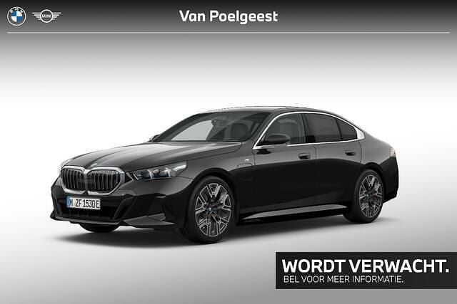 Zwart Gebruikt 2024 BMW 530e M Sport Sedan | € 58.995 - Afbeelding 1/2