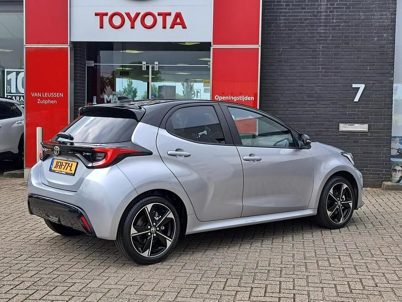 Occasion Toyota Yaris Hybrid Executive 131 PK (96 kW) 2025 Grijs Hatchback