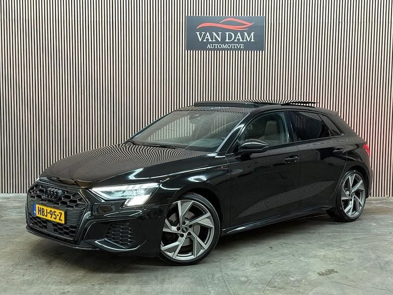 Zwart Gebruikt 2021 Audi A3 Edition .1 Hatchback | € 30.900 (Duur) - Afbeelding 1/4