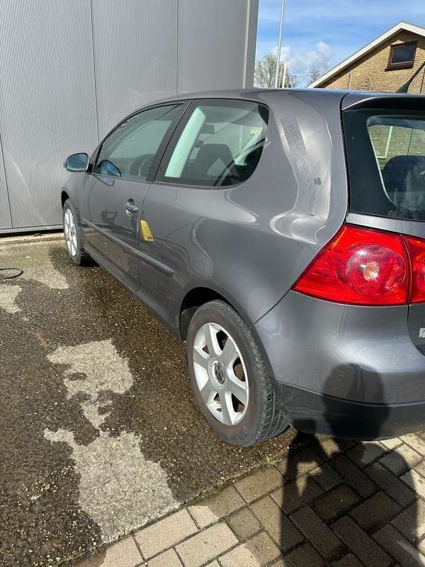 Gebruikt 2006 VW Golf V Trendline Sedan | € 2.150 (Goede deal) - Afbeelding 1/4