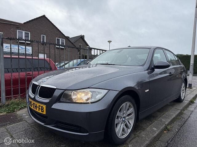 Grijs Gebruikt 2006 BMW 318 Executive Sedan | € 2.995 (Super prijs) - Afbeelding 1/4