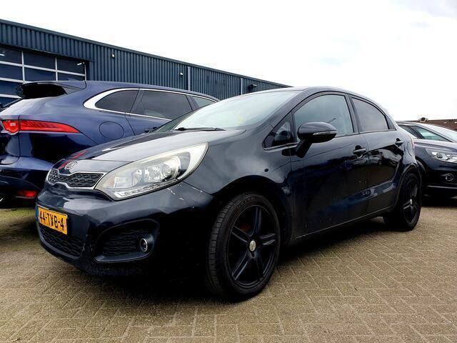 Zwart Gebruikt 2012 Kia Rio Plus Hatchback | € 1.999 (Eerlijke prijs) - Afbeelding 1/4