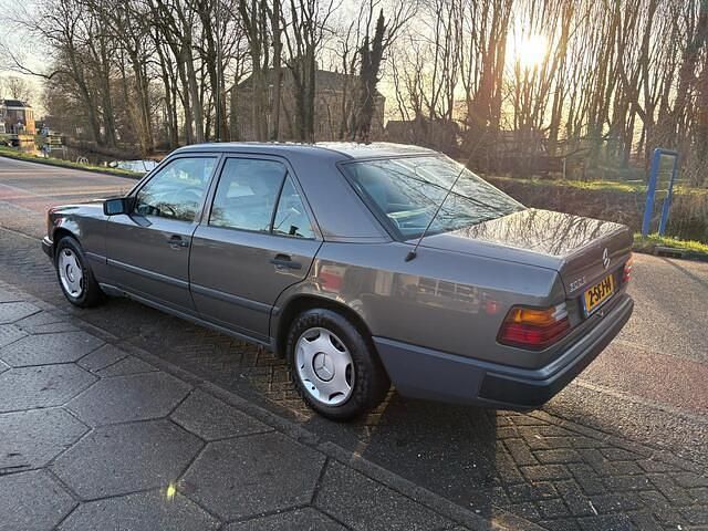 Occasion Mercedes E300 180 PK (132 kW) 1989 Grijs Sedan