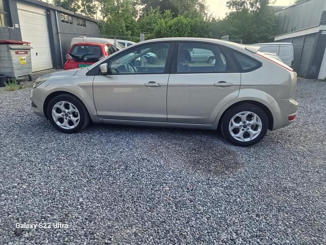 Groen Gebruikt 2009 Ford Focus Titanium Hatchback | € 1.900 (Eerlijke prijs) - Afbeelding 1/4