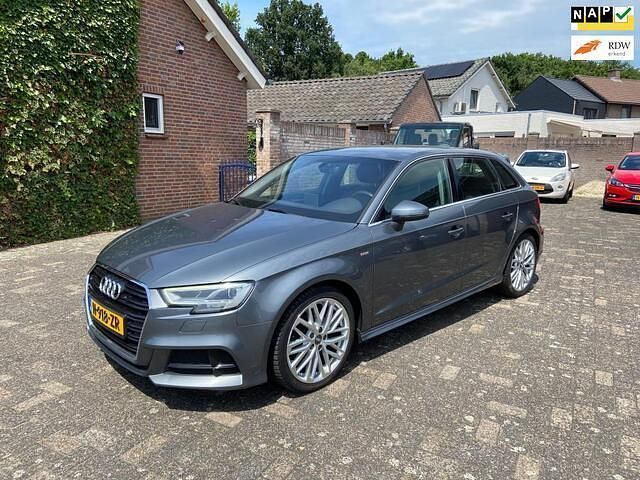 Grijs Gebruikt 2017 Audi A3 Sportback S-Line Hatchback | € 14.250 (Eerlijke prijs) - Afbeelding 1/4