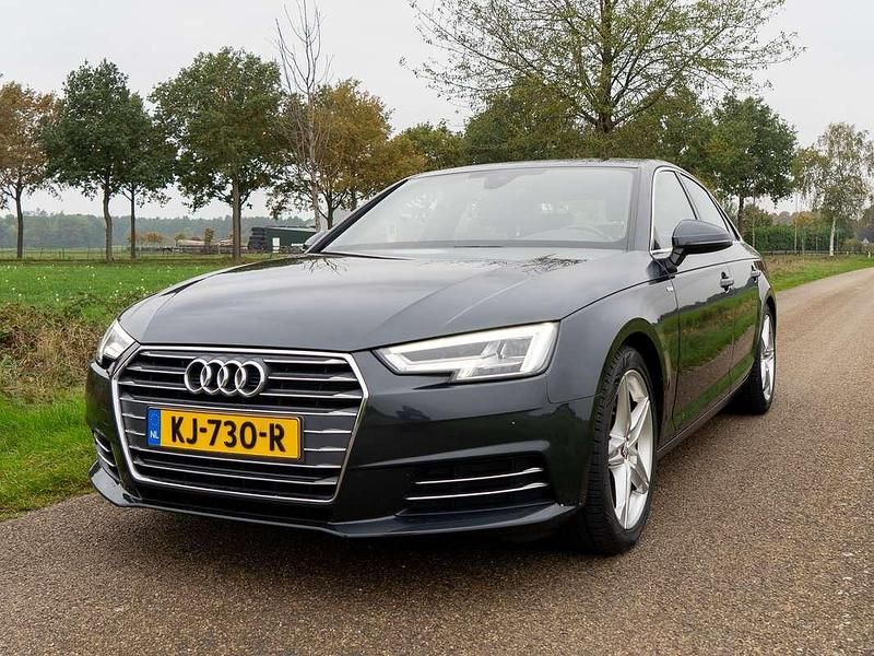 Grijs Gebruikt 2017 Audi A4 S-Line Sedan | € 13.400 (Super prijs) - Afbeelding 1/4