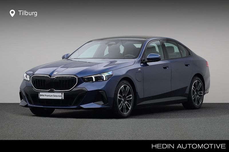 Blauw Occasion 2025 BMW 530e Executive Sedan | € 64.880 (Eerlijke prijs) - Afbeelding 1/4