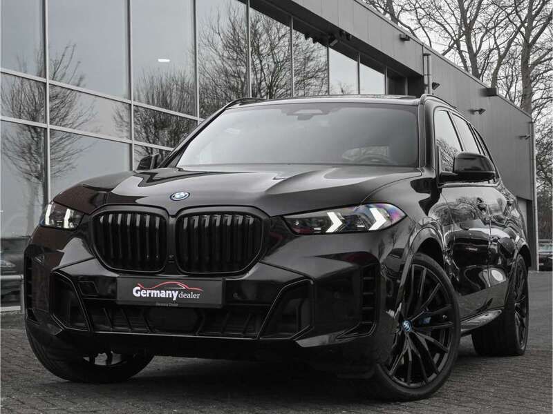 Zwart, metallic lak Gebruikt 2023 BMW X5 M Sport SUV | € 98.949 (Duur) - Afbeelding 1/4