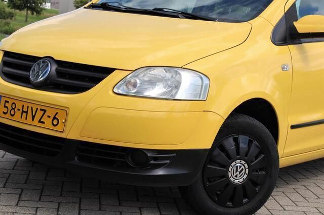 Occasion VW Fox Trendline 54 PK (39 kW) 2009 Geel Hatchback