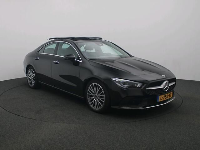 Occasion Mercedes CLA180 Business 136 PK (100 kW) 2021 Donker kosmoszwart metaalkleur metallic Sedan