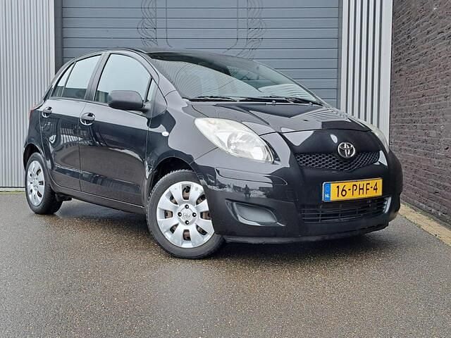 Occasion Toyota Yaris Comfort 99 PK (72 kW) 2011 Zwart Hatchback