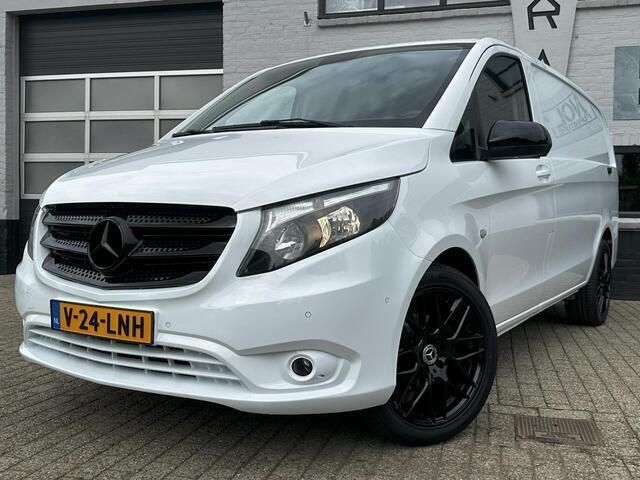 Wit Gebruikt 2022 Mercedes Vito MPV | € 26.950 (Eerlijke prijs) - Afbeelding 1/4