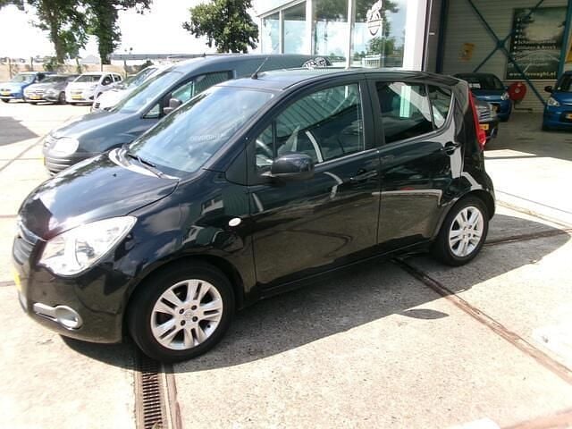 Zwart Gebruikt 2012 Opel Agila Edition Hatchback | € 4.250 (Goede deal) - Afbeelding 1/4
